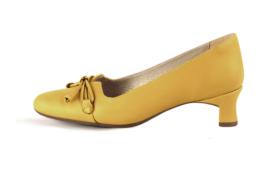 French elegance and refinement for these mustard yellow dress pumps, with a knot on the front, 
                available in many subtle leather and colour combinations. With its original cut, this pretty low-heeled pump
will serve you well, combining comfort and distinction. 
                Matching clutches for parties, ceremonies and weddings.   
                You can customize these shoes to perfectly match your tastes or needs, and have a unique model.  
                Choice of leathers, colours, knots and heels. 
                Wide range of materials and shades carefully chosen.  
                Rich collection of flat, low, mid and high heels.  
                Small and large shoe sizes - Florence KOOIJMAN